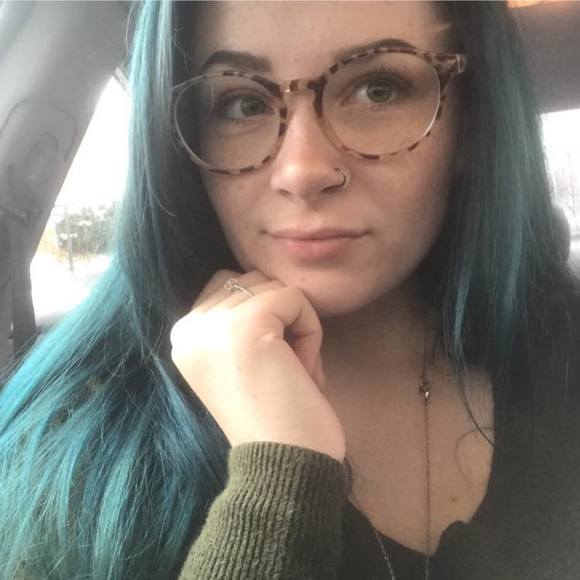 Meet your Posher, Gwen - Picture 1 of 1